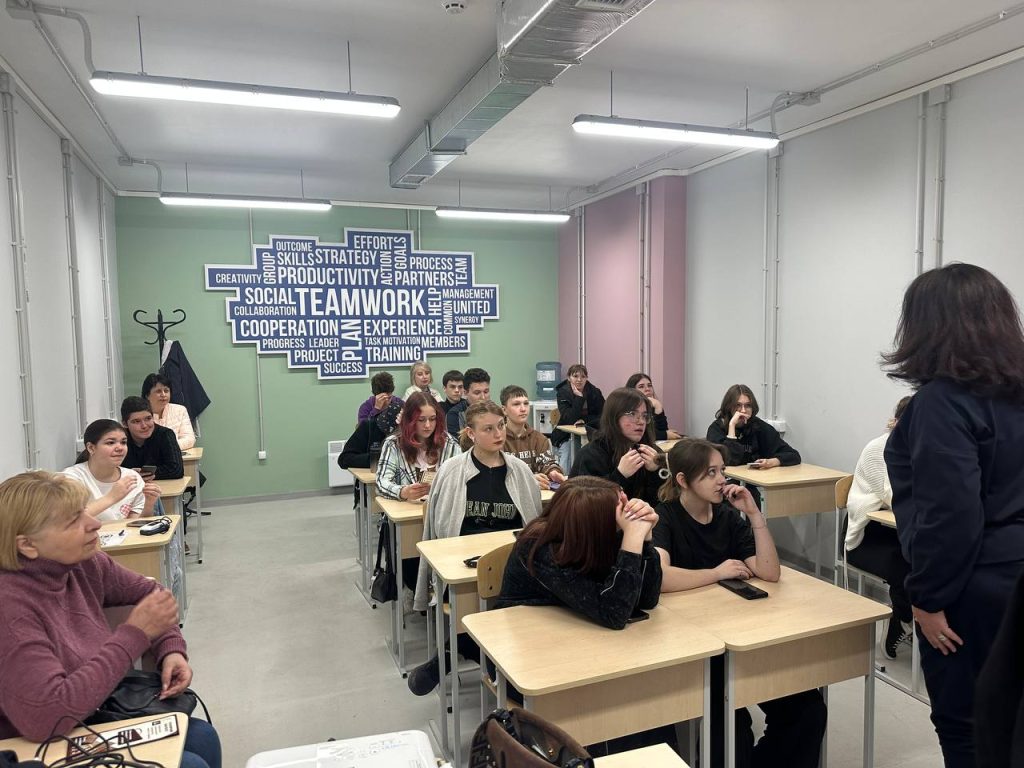 Кафедра статистики, обліку та аудиту ХНУ імені В.Н. Каразіна провела профорієнтаційну зустріч у підземній школі!